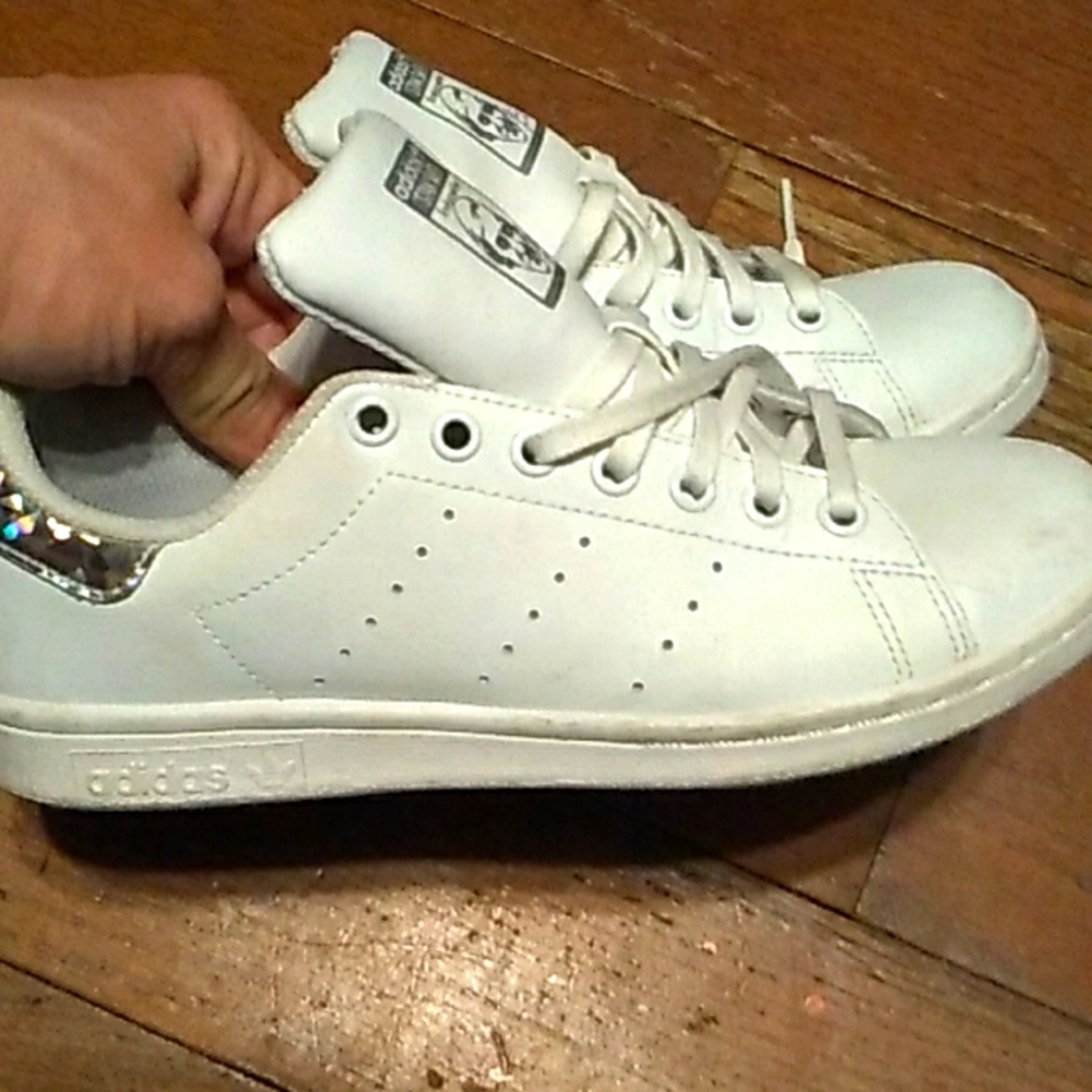 Size 5 1/2 Adidas sneakers